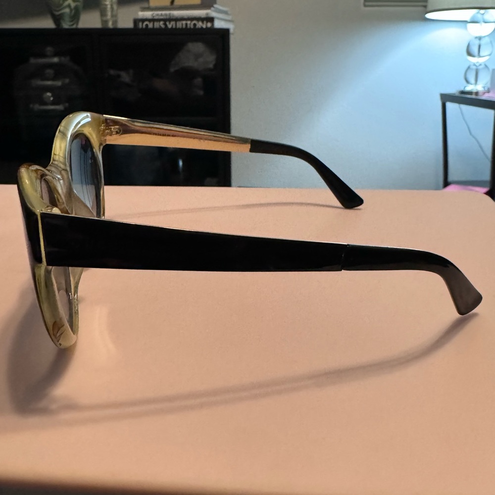 Gucci cat eye sunglasses. New in box - Picture 3 of 5